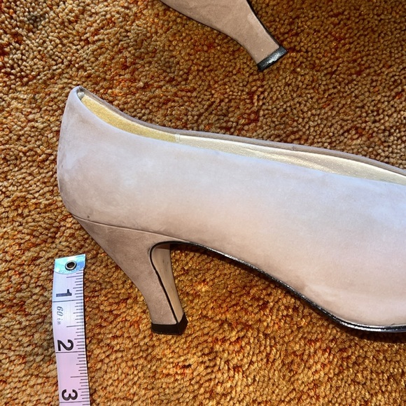 Women Classy Office Work Professional Pumps Kitten Low Heels V-Cut Slip - Picture 6 of 6